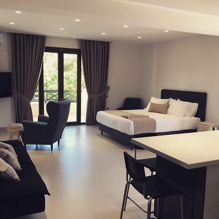The Little Prince Luxury Suites อิปโซส ภายนอก รูปภาพ