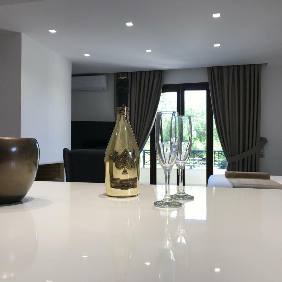 The Little Prince Luxury Suites อิปโซส ภายนอก รูปภาพ