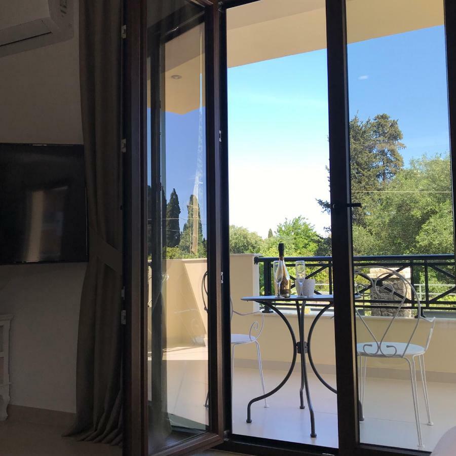 The Little Prince Luxury Suites อิปโซส ภายนอก รูปภาพ
